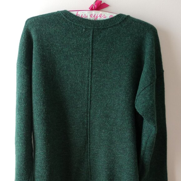 'Lucky' Vee neck L/S Sweater Size M Solid Green EUC - Picture 9 of 13